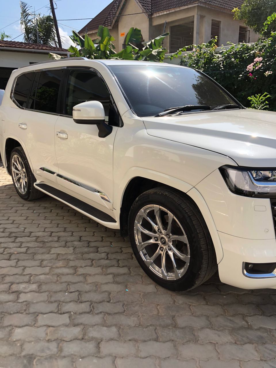 Toyota Land Cruiser 300